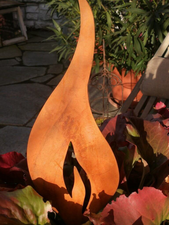 Flamme in Rostoptik zum Stecken