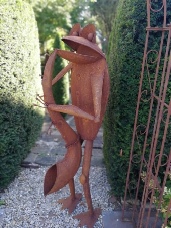 Edelrost Frosch mit Saxophon