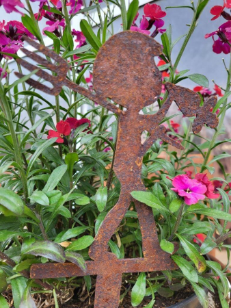 Hochwertige Gartendeko Rost kaufen und Flair in den Garten holen