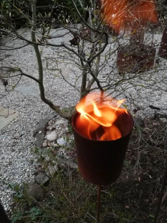 Edelrost Gartenfackel Topf mit Doppelspieß