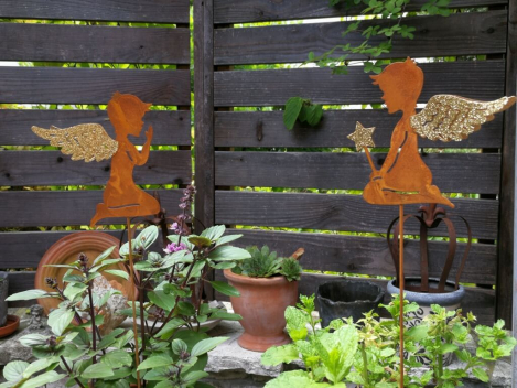 Gartenstecker Engel mit Goldglitzer