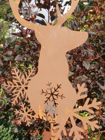 Edelrost Gartenstecker Hirsch mit Schneekristallen