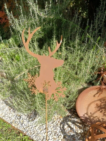 Edelrost Gartenstecker Hirsch mit Schneekristallen