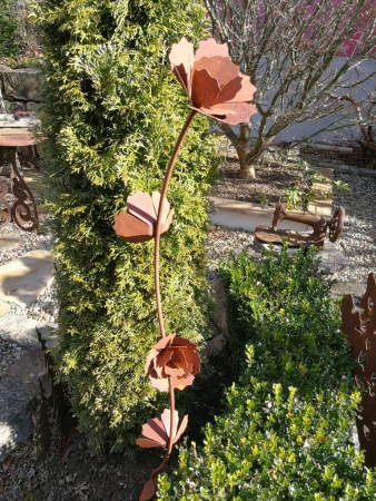 Edelrost Rankstab Blüten