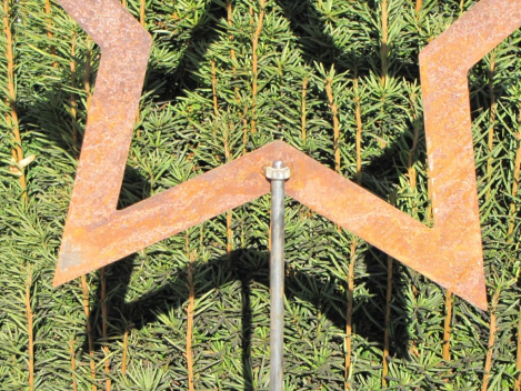 Preview: Edelrost Gartenstecker Stern offen 150 x 40 cm