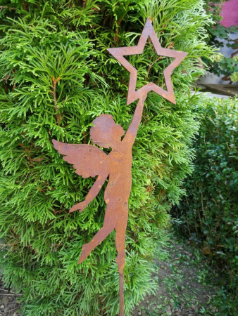 Edelrost Gartenstecker Putte mit Stern