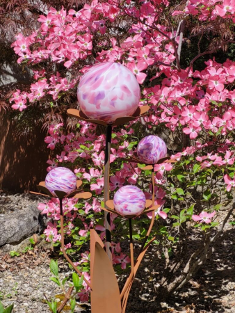 Edelrost Glasblume Ferrum, rosa-lila Kugeln