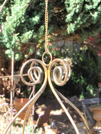 Hängekorb Decorata aus Metall mit Terracotta Topf - Angels Garden Dekoshop