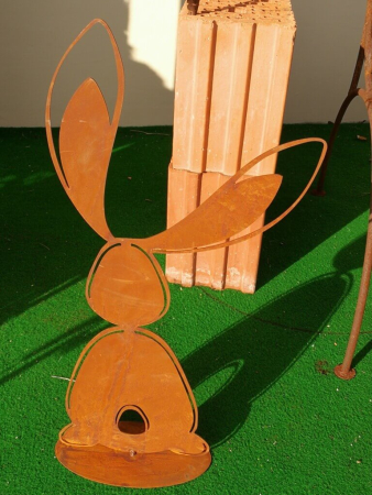 Edelrost Hase Hoppsi, Ohren seitlich