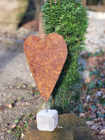 Preview: Edelrost Herz auf Steinsockel