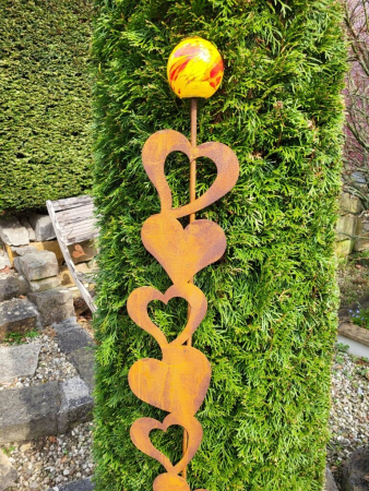 Edelrost Gartenstecker Herzband, mit Glaskugel