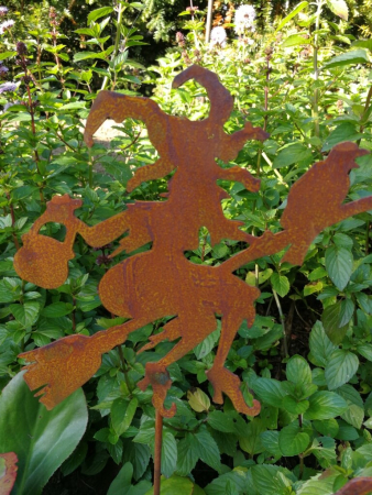 Preview: Edelrost Gartenstecker Hexe Waltraud, klein