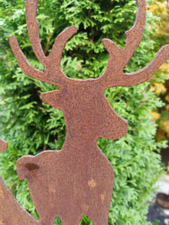 Preview: Edelrost Gartenstecker Hirsch mit Tannen im Ring