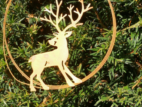 Dekohänger Hirsch Uwe im Ring, Kopf nach hinten
