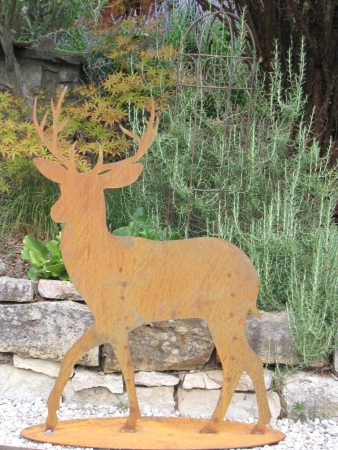 Edelrost Hirsch laufend auf Platte