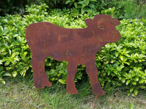 Edelrost Kalb mit Spießen