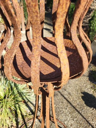 Edelrost Korb auf Fuß zum Stellen