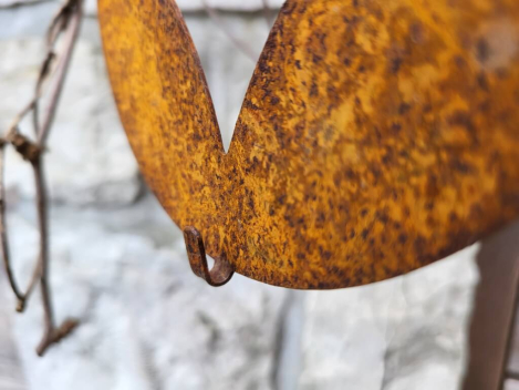 Preview: Edelrost Kugel mit Herz für Meisenknödel
