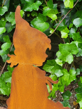 Edelrost Mädchen auf Schlitten