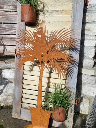 Edelrost Palme im Topf