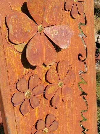 Edelrost Gartenstele Blüten Willkommen