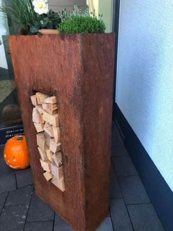 Pflanzsäule mit Aussparung