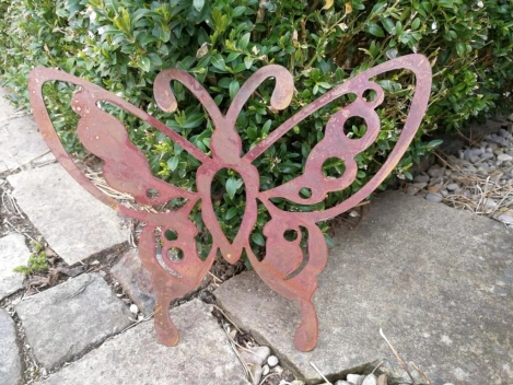 Edelrost Schmetterling Charlotte mit Löcher