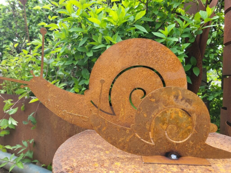 Edelrost Schnecke auf Platte