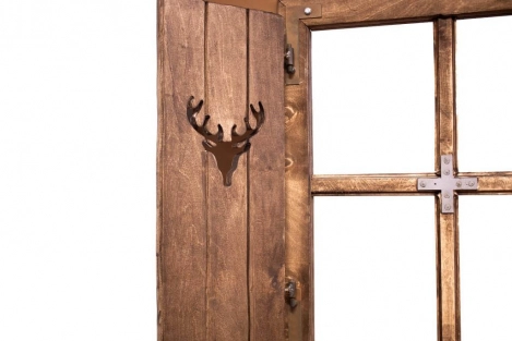 Edelrost Sichtschutzwand Fenster mit Holzläden Hirschmotiv