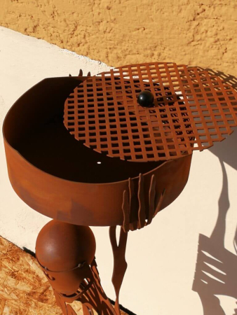 Preview: Edelrost Skelett Aschenbecher