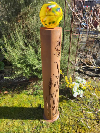 Edelrost Solarsäule China mit Glaskugel, gelb