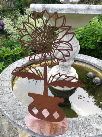 Edelrost Sonnenblume im Topf