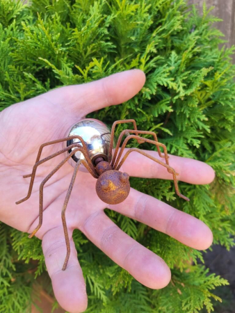 Preview: Edelrost Spinne Rudi mit Edelstahlkugel