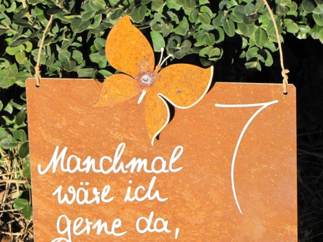 Edelrost Schild mit Schmetterling Gedanken