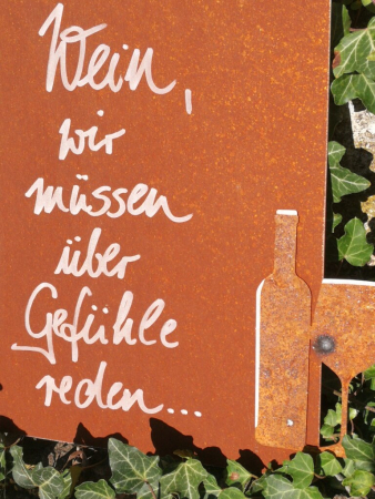 Edelrost Schild mit Weinflasche Hol den Wein, Gefühle