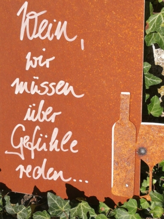 Edelrost Schild mit Weinflasche Hol den Wein, Gefühle