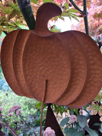 Preview: Edelrost Gartenstecker Kürbis
