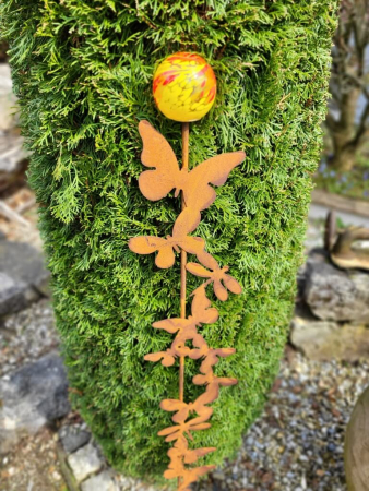 Edelrost Gartenstecker Schmetterlingsband, mit Glaskugel