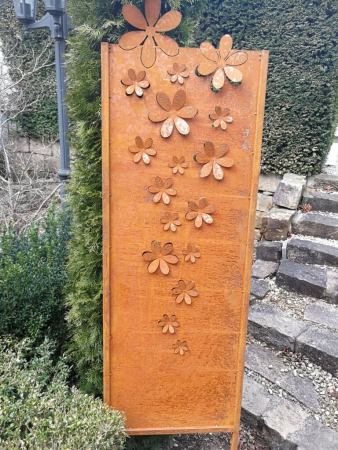 Edelrost Gartenstele Blütenmuster
