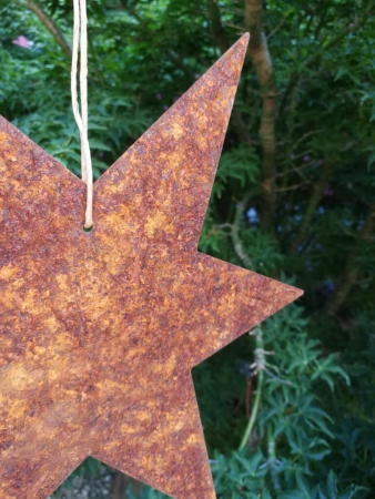 Edelrost Stern geschlossen zum Hängen, 50 cm asymmetrisch mit Band