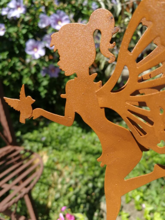 Gartenstecker Fee mit Vogel, Rostoptik