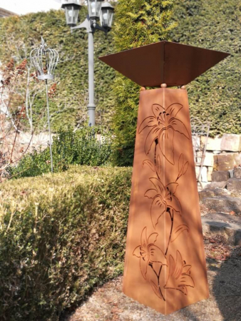 Edelrost Dekosäule Trapez Lilie, mit Schale