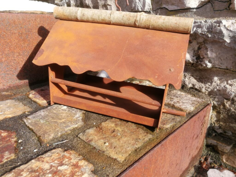 Preview: Edelrost Futterhaus Sandra, zum Hängen