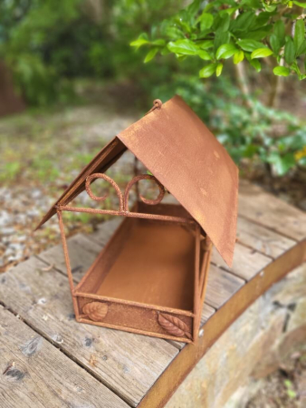 Edelrost Vogelhaus massiv, mit Vogel, zum Hängen
