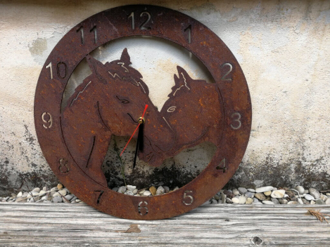 Edelrost Wanduhr "Pferde"