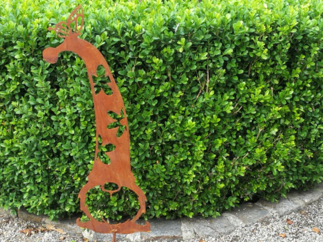 Preview: Edelrost Gartenstecker Wichtel Timo mit Blumenmütze