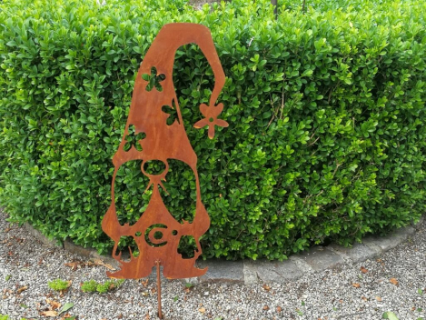 Preview: Edelrost Gartenstecker Wichtel Timo mit Zöpfen