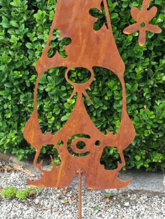 Preview: Edelrost Gartenstecker Wichtel Timo mit Zöpfen