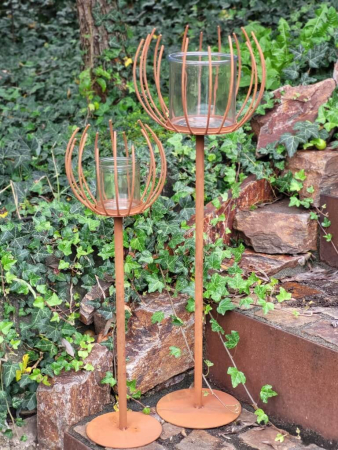 Edelrost Windlicht mit Drahtstäben auf Fuss
