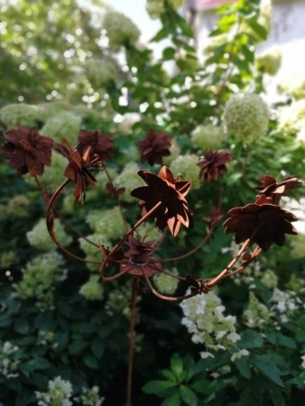 Edelrost Windrad Flowerspin mit Schmetterlingen